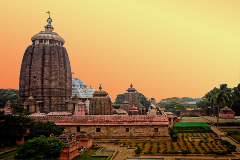 Top attractions in Odisha covered in a weekend trip. Places to visit in Odisha . Things to do in Odisha #Odisha #konark #suntemple #traveltipsto odisha 