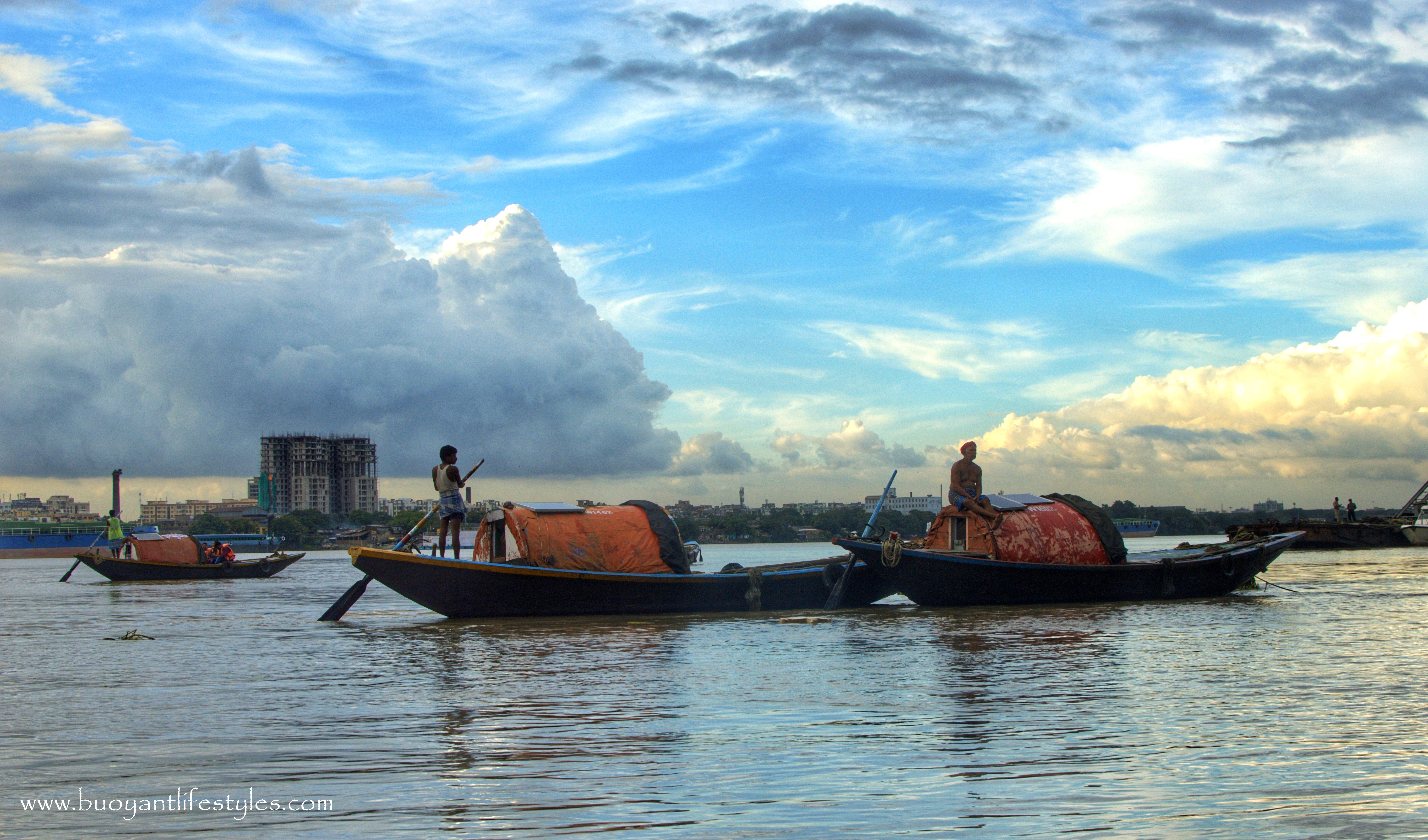 An evening by the Princep Ghat in Kolkata + what to see in Kolkata + how to visit Prinsep Ghat #Kolkata #prinsepghat #westbengal + places to see in Kolkata