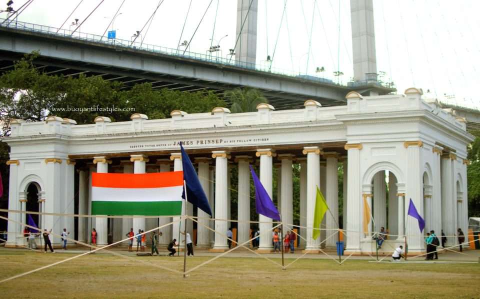 An evening by the Princep Ghat in Kolkata + what to see in Kolkata + how to visit Prinsep Ghat #Kolkaat #prinsepghat #westbengal + places to see in Kolkata 