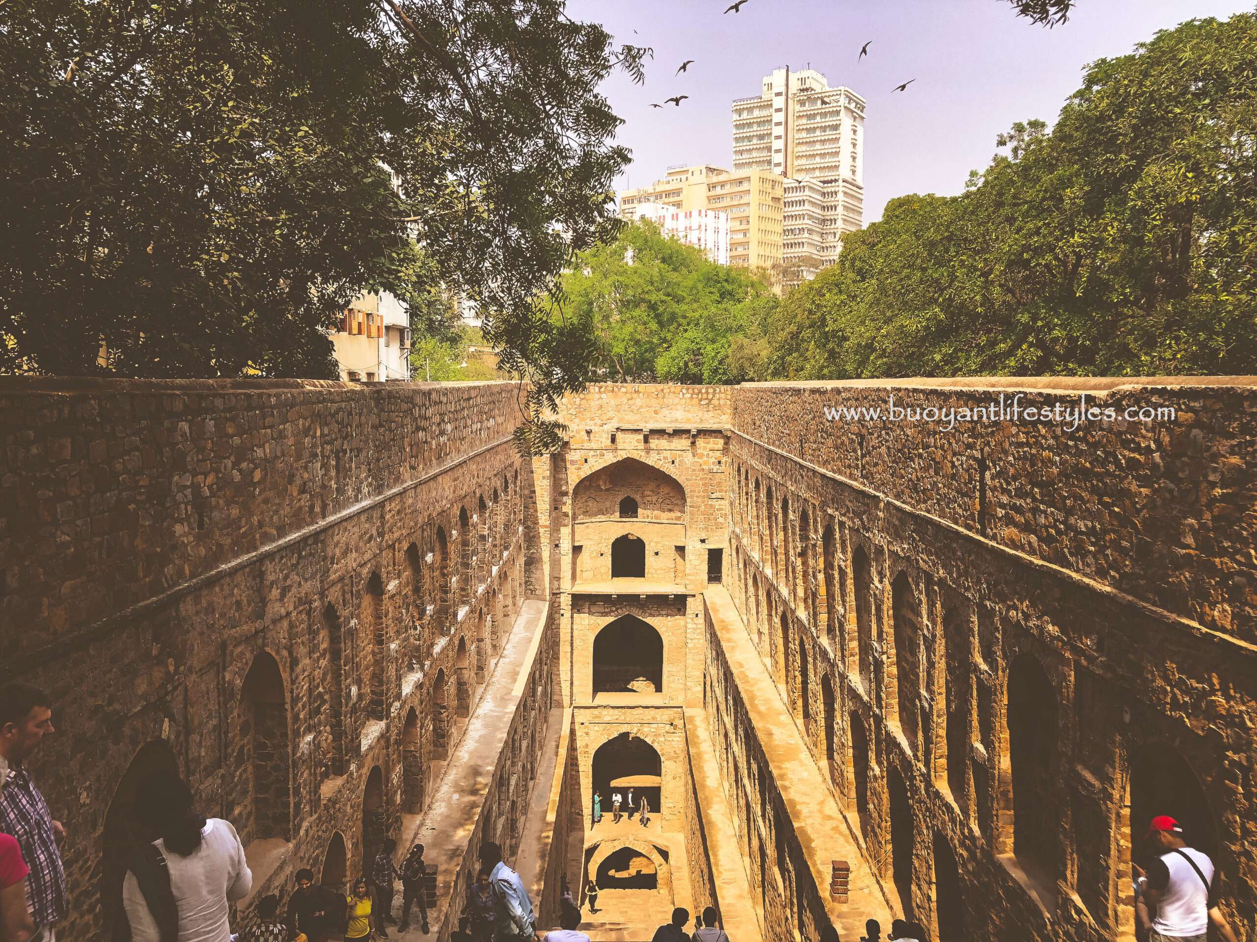 #agrasenkibaoli#ugrasenkibaoli#delhitourism +agrasen ki baoli guide + visit to agrasen ki baoli